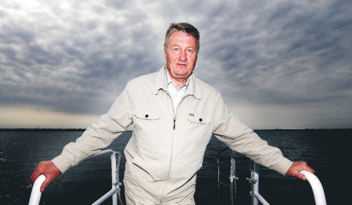 På återbesök. Vasilij Besedin återvände i går till den plats där han för nästan 26 år sedan var med om att gå på grund med U 137..jpg