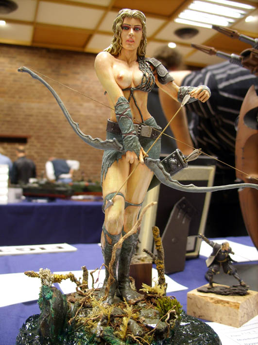 Kvinna med båge.jpg