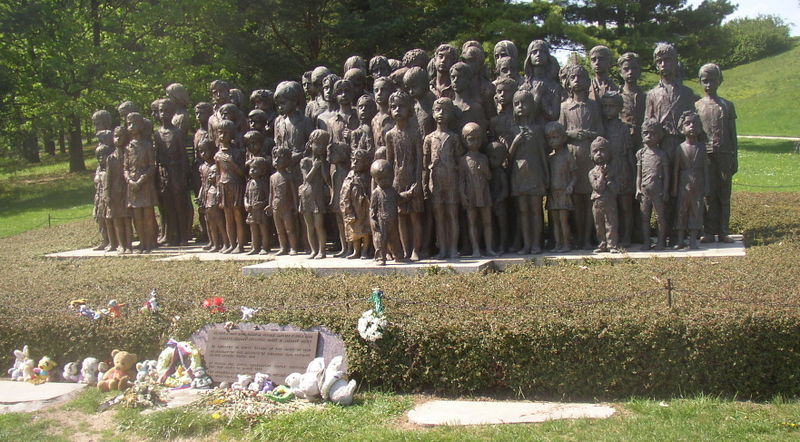 monument till hans offer.jpg