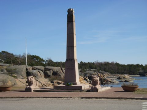 monument2.jpg