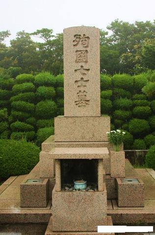 minnesurna med sten.jpg