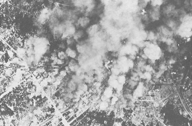 Yokohama brinner maj 1945.jpg