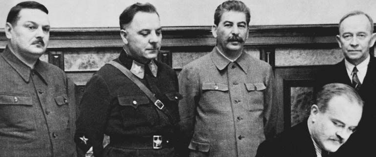 Molotov, december 39 undertecknar.PNG