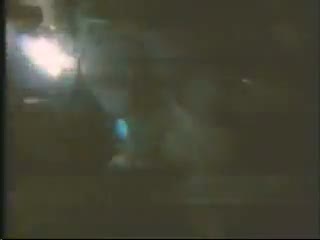 Apollo 11 på väg till månen - bild 3 - det starka blåa skenet på väg att försvinna bakom astronauten, i andra fönstret lyser det ännu starkare vitt sken.jpg