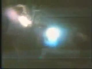 Apollo 11 på väg till månen - bild 4 - de båda fönstren efter 8.31 in i filmen, båda är runda.jpg