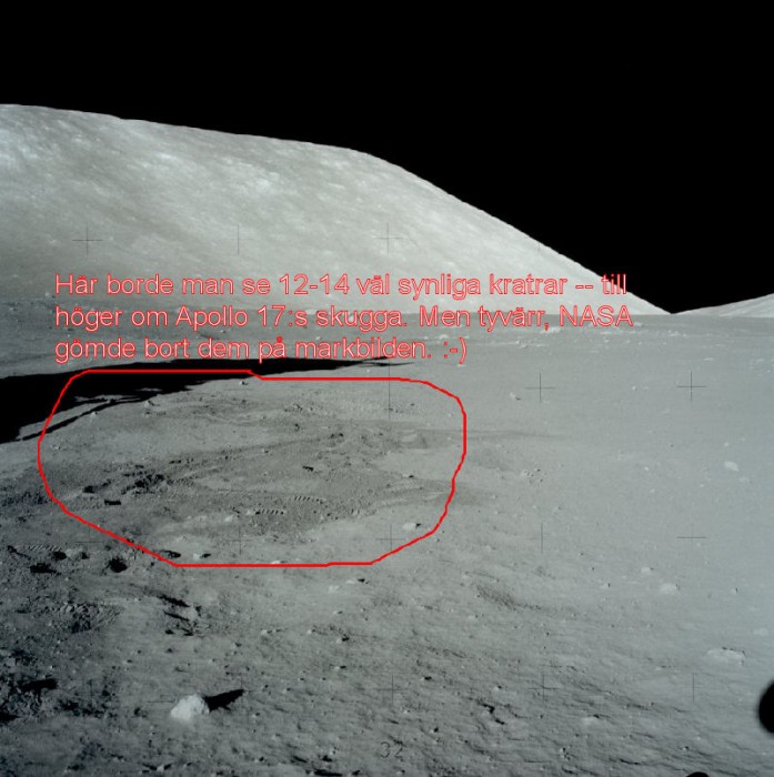 Apollo 17 - vy mot väst i riktning mot Geophone Rock - nästan inga kratrar syns till höger om landarens skugga - NASA-bild AS17-147-22493.jpg