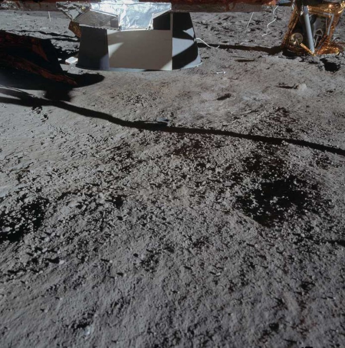 AS14-66-9267lR.jpg