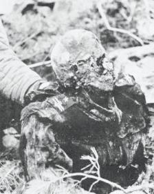 slaktoffer Katyn notera utgångshålet i pannbenet.jpg