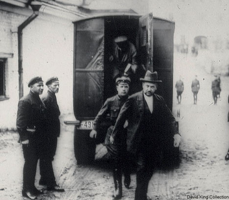 svarta maja med last.jpg