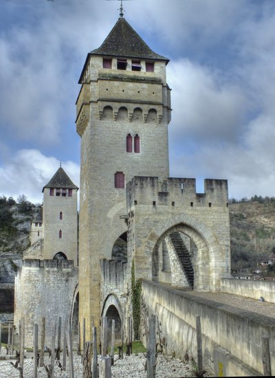 medieval_bridge___pont_valentre___cahors_05_by_montvalentstock-d4s3a16.jpg