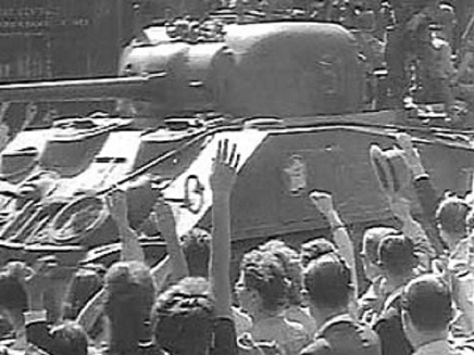 Leclerc-Sherman i Paris.jpg