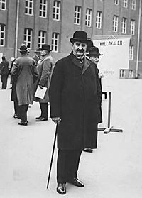 200px-Carl_Gustaf_Ekman_1920s.jpg