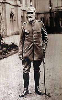 220px-_in_uniform,_1915.jpg