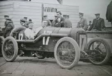 ....en farlig man bakom en motor.....png