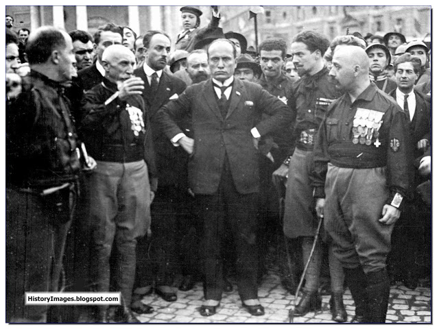 March-to-Rome-1922-Mussolini-with-his-followers.jpg