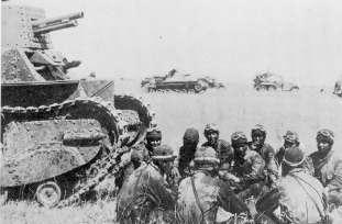 pansarkaar på framryckning.....jpg