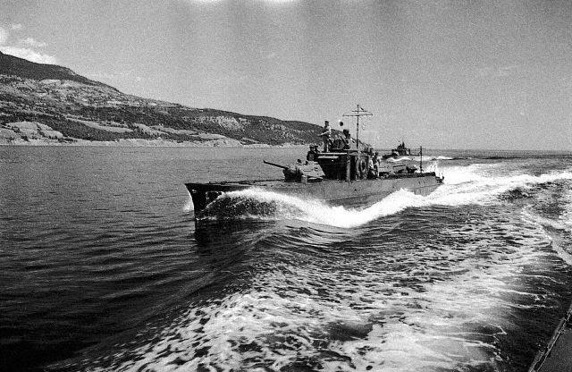 Baat med stridsvagnstorn.jpg