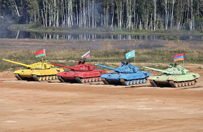 T-72B_-TankBiathlon2013-01.jpg