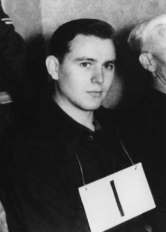 paa de anklagdes bænk.jpg