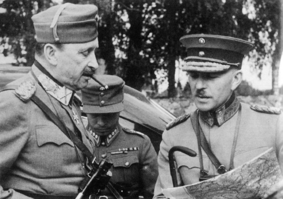 Lennart_oesch_and_mannerheim_in_1939.jpg