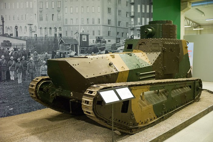 1200px-Stridsvagn_fm21_tank.jpg