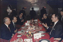 220px-Bush_and_Gorbachev_at_the_Malta_summit_in_1989.gif