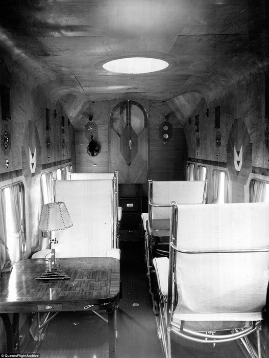 Kungaflyg 2 inifrån.jpg