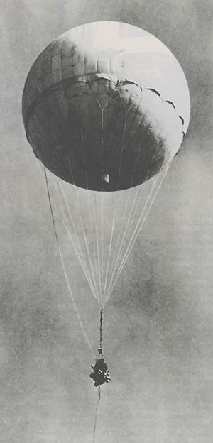 300px-Japanese_fire_balloon_Moffett.jpg
