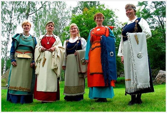 forndräkter.JPG
