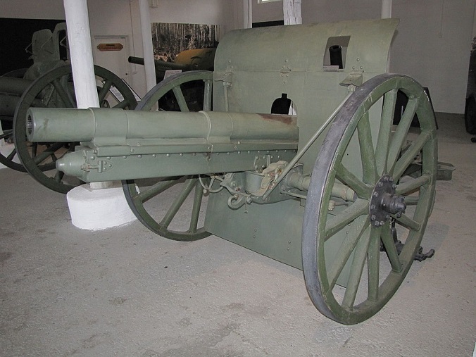 svensk fæltkanon m 1902 i finskt museum.jpg