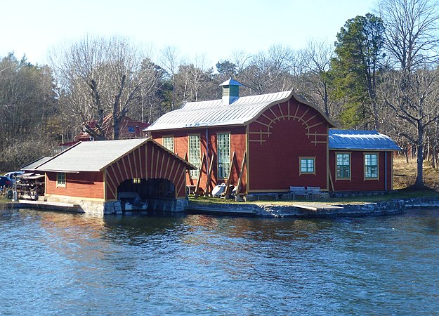 Udden med hangar.jpg