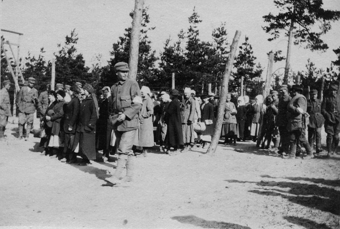 1920px-Female-prisoners-Dragsvik-1918.jpg