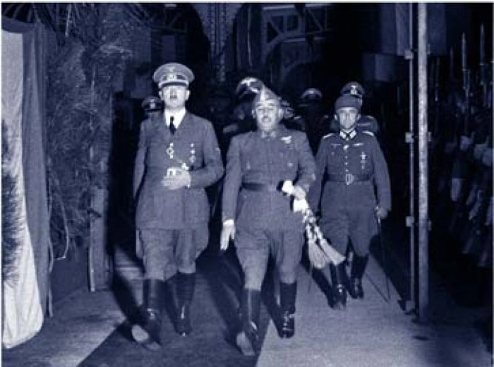 stängda Kopie.jpg