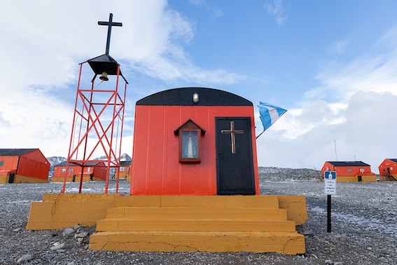 Capilla_en_la_Base_Esperanza,_Antártida_Argentina.jpeg