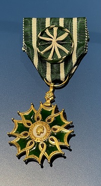 Médaille_d'Officier_de_l'Ordre_des_Arts_et_des_Lettres.jpg