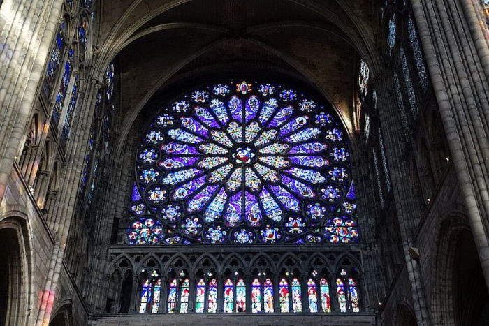 Stained_glass_@_Basilique_de_Saint-Denis_@_Saint-Denis_(30675936826).jpeg