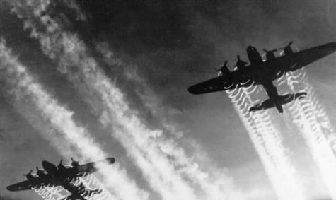 En spektakulär bild av 95th Bomb Group på ett uppdrag.jpg