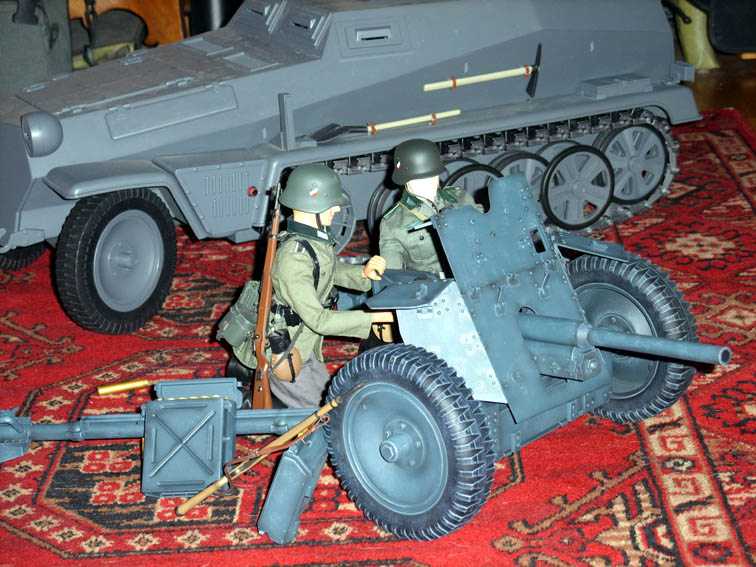 3,7 cm PAK med nerfälda plåtar.jpg