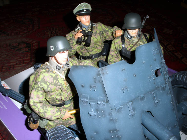 3,7 cm PAK med SS manskap.jpg