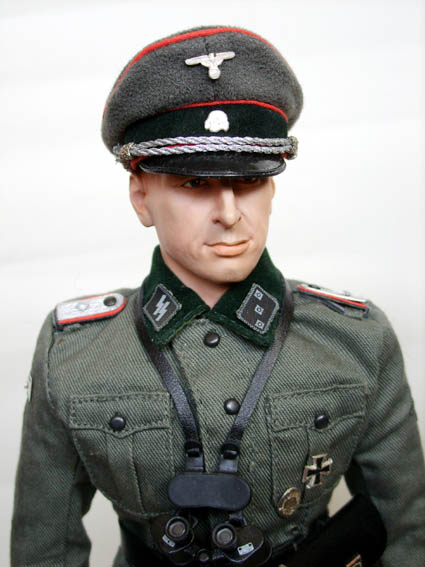 SS Officer framifrån.jpg