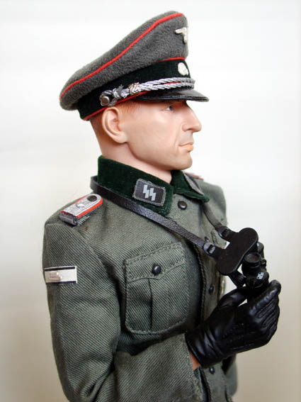 SS officer från sidan.jpg