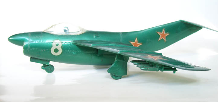 Auroras MIG 19 sidan.jpg