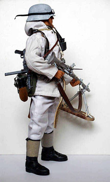 MG34 skytt från sidan.jpg