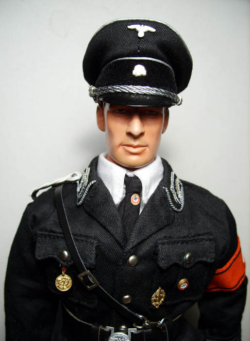 SS Standartenführer framifrån.jpg