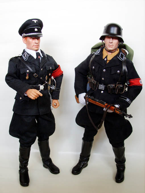 Två svarta SS på vakt mot Rikets fiender.jpg