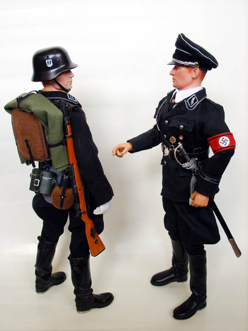 Två svarta SS i samtal.jpg