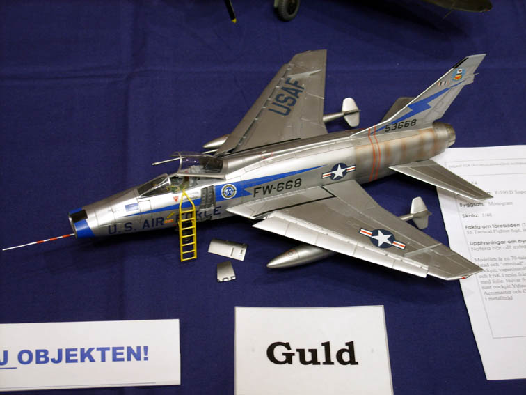 F 100 Supersabre.jpg