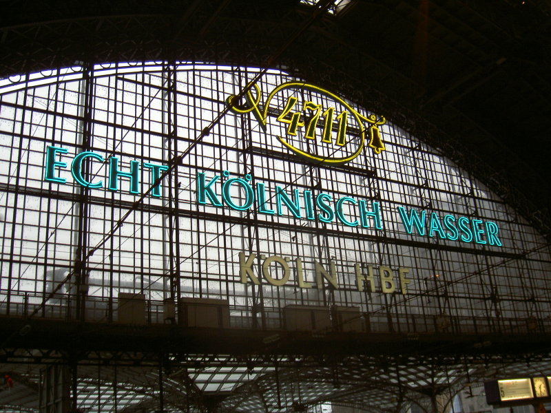 800px-Advertisement_of_4711main_station_Cologne.jpg