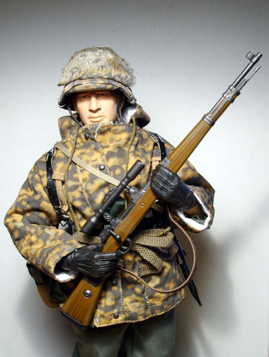 Sniper ansiktsmask upp.jpg