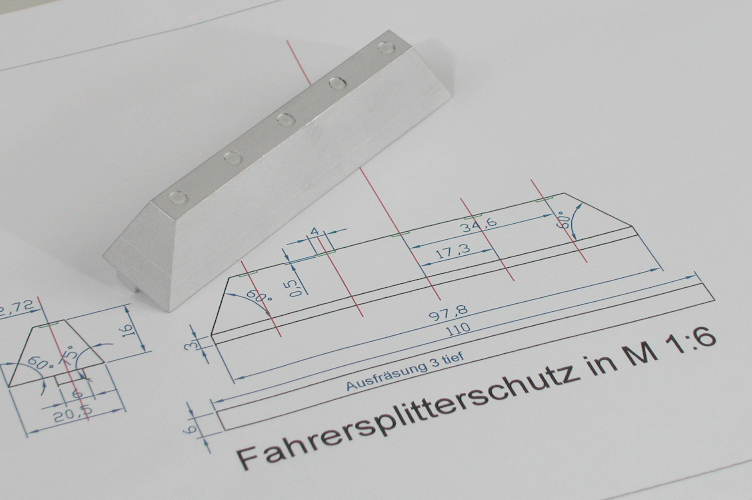Fahrersplitterschutz.jpg